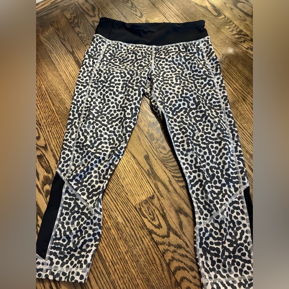 Lululemon Crop Leopard Leggings / Rare / size 6